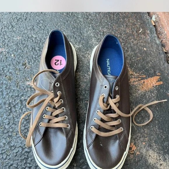 NWOT NAUTICA Brown Low-Top Sneakers with White Soles - Picture 2 of 3